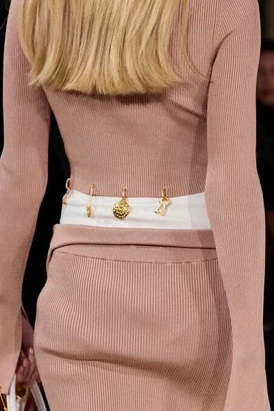 Look 25